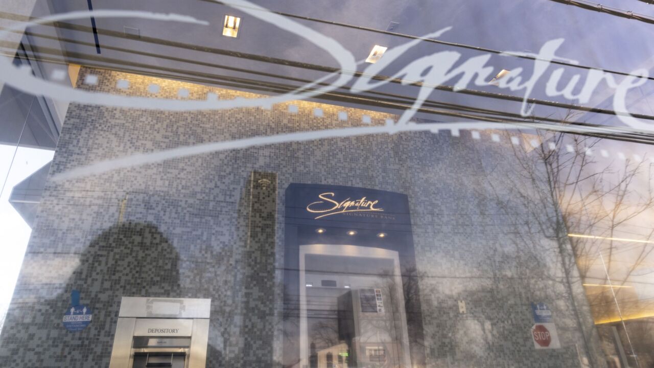 Signature Bank 040423