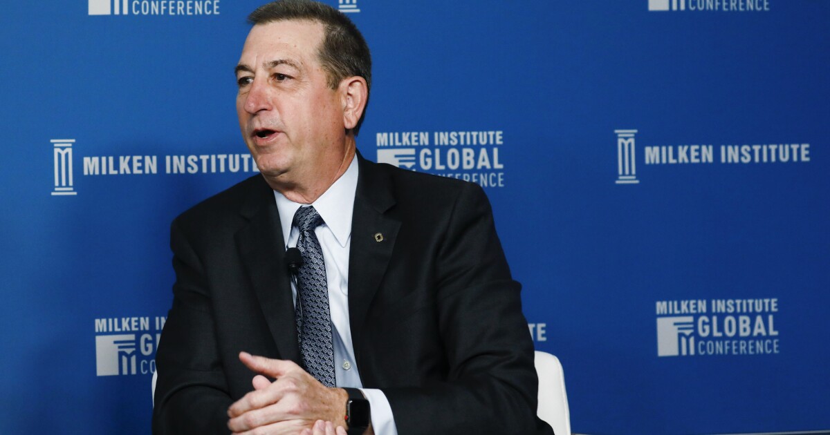 New York Neighborhood leans on CEO’s connections because it revamps management New York Neighborhood leans on CEO’s connections because it revamps management