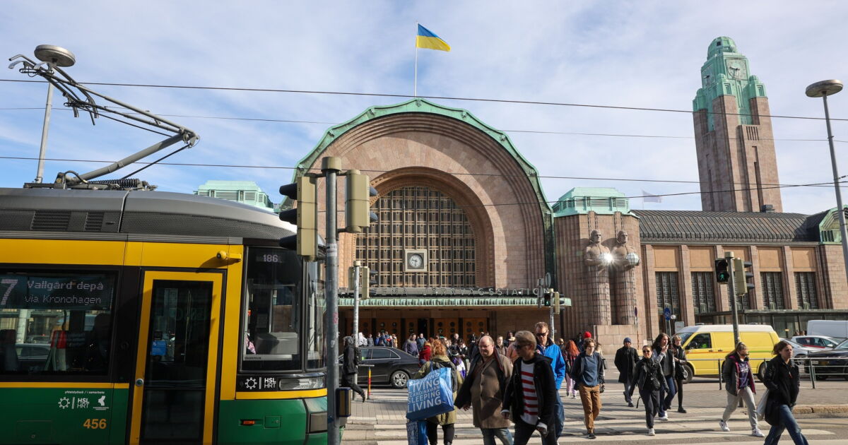 The next phase of fare payments: A transit hub in an app
