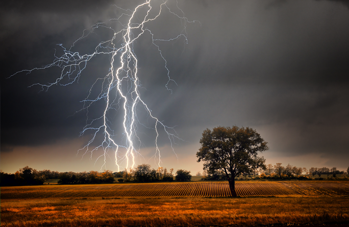 02-lightning-over-field-72328507-adobe.png