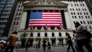 People in front of the The New York Stock Exchange