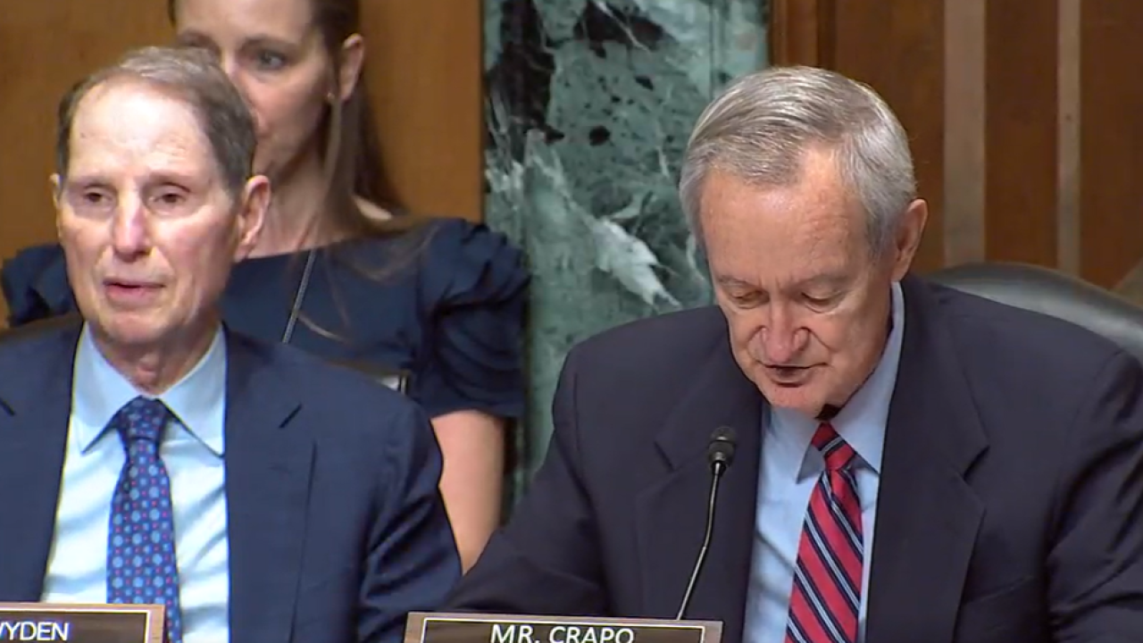 Senate Finance Committee ranking member Ron Wyden, D-Oregon (left), and chairman Mike Crapo, R-Idaho, at markup of the Taxpayer Assistance and Service Act