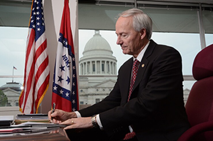 hutchinson-asa-arkgov-signing.jpg