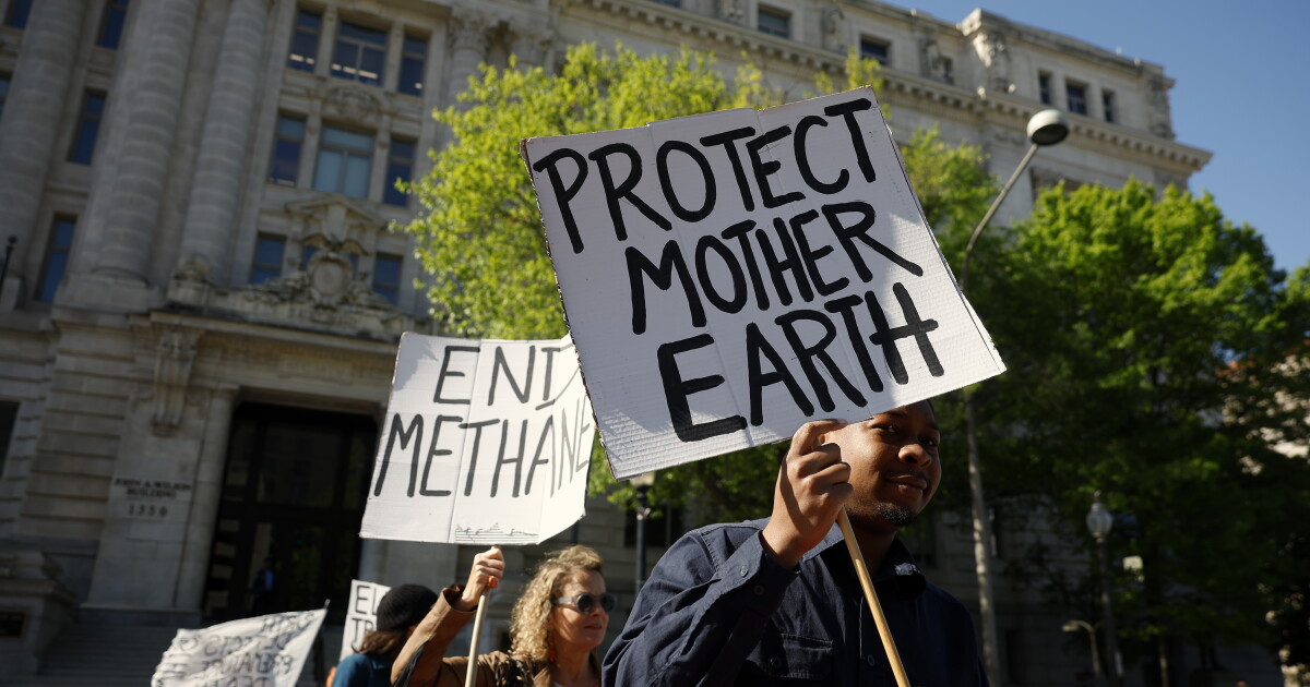 Trump officials weigh Earth Day move against green groups Trump officials weigh Earth Day move against green groups