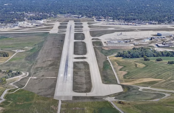 A runway at Des Moines International Airport