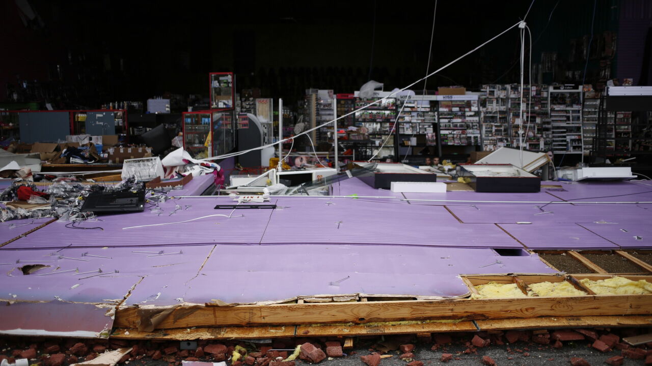 di-laura-hurricane-stock-louisiana-la-new-orleans-011121