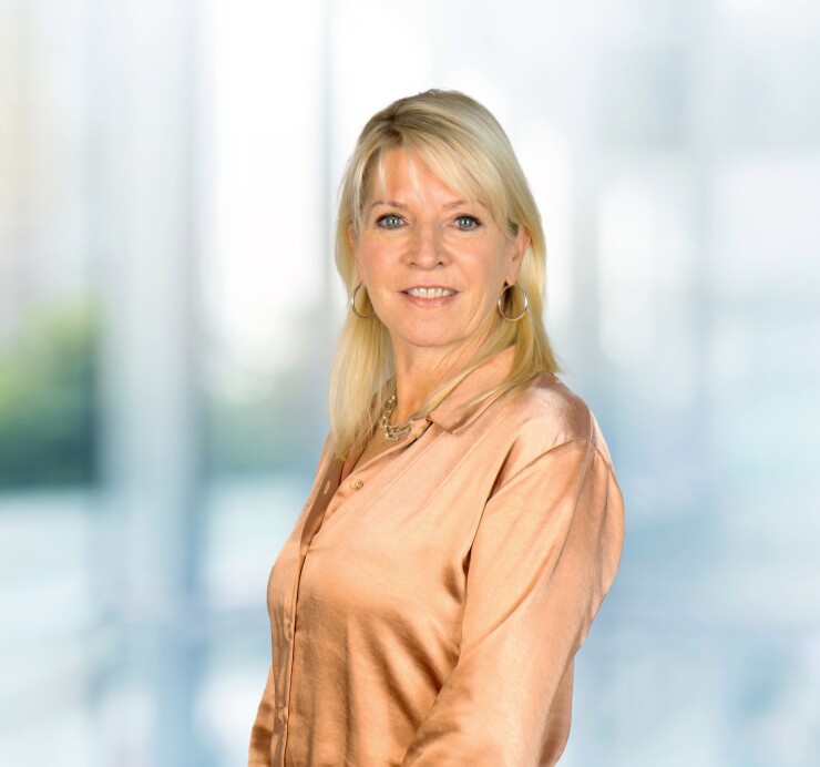 Chicago-based veteran banker Elizabeth Coolidge has joined Oppenheimer as head of public finance.