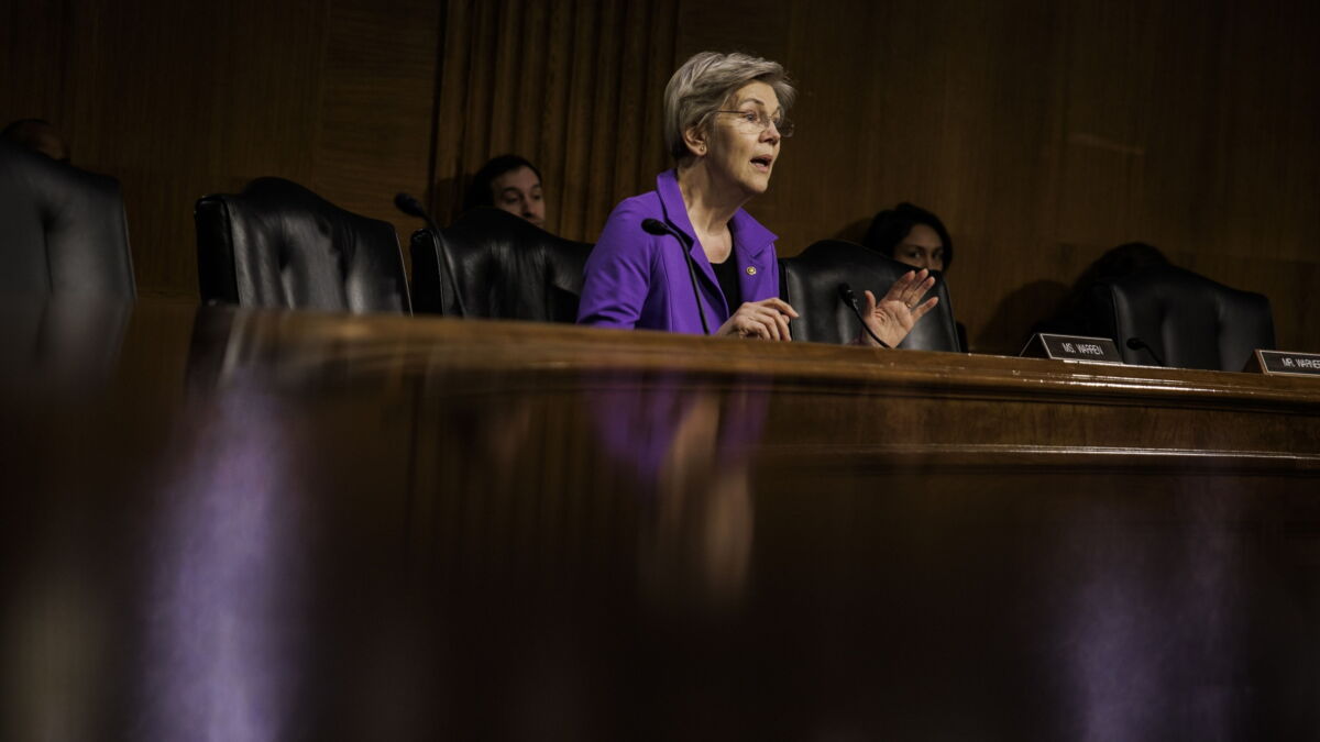 Senate Democrats press bank CEOs on late fees - Vimarsana News