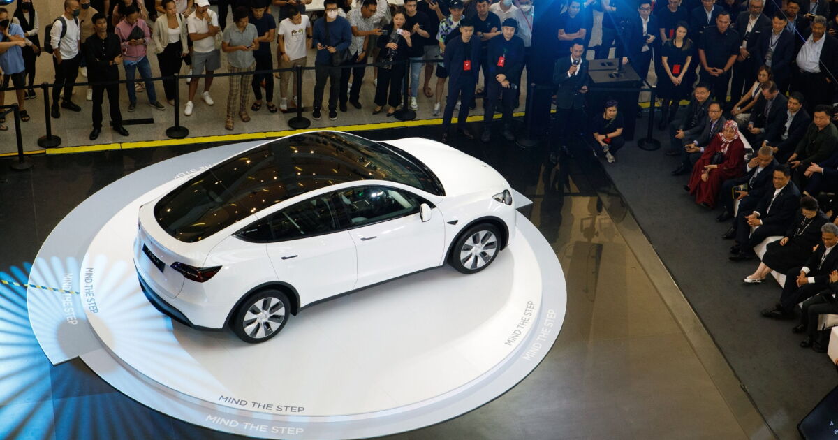 Electric car models eligible for ,500 tax credit cut to 13 Electric car models eligible for ,500 tax credit cut to 13