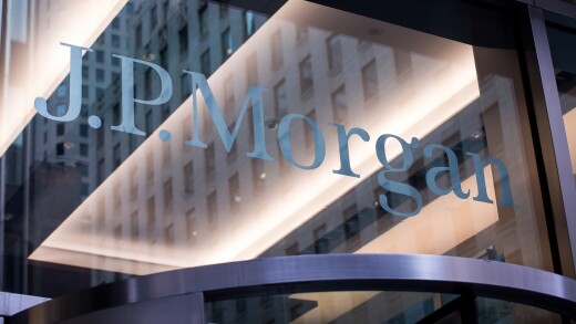 JPMorgan-glass-sign-Bloomberg-News.jpg