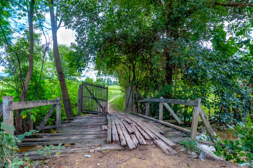 bridge-fence-in-disrepair-158246852-adobe.jpeg