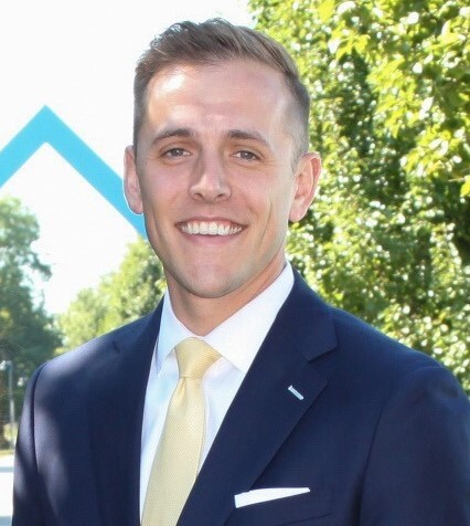 Loren Snyder Hilliard lyons advisor cropped photo.jpg