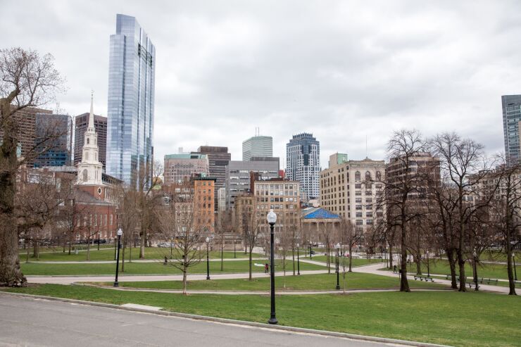 The Boston Common stands nearly empty in Boston, Massachusetts, U.S., on Tuesday, March 24, 2020. Massachusetts Governor Charlie Baker has ordered all non-essential businesses to close beginning at noon Tuesday, in effect through April 7. Photographer: Scott Eisen/Bloomberg