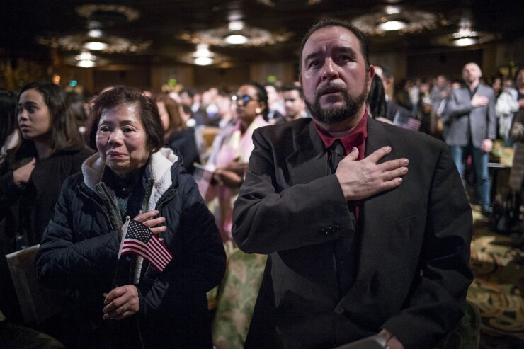 immigrants-us-citizenship-pledge-allegiance