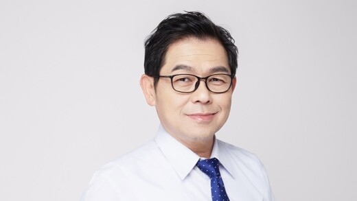 Headshot of David Lien.