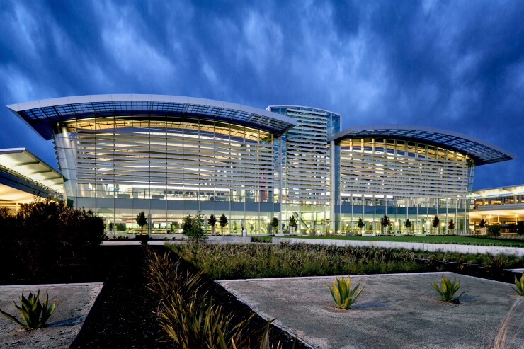 Terminal B at Sacramento International Airport