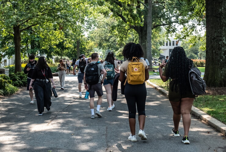 A picture of students on campus at a university in Washington.