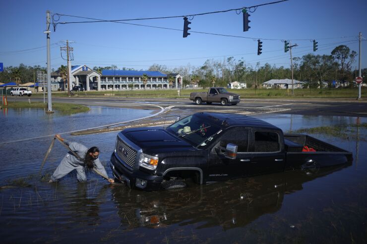 di-tow-hurricane-truck-flood-010520