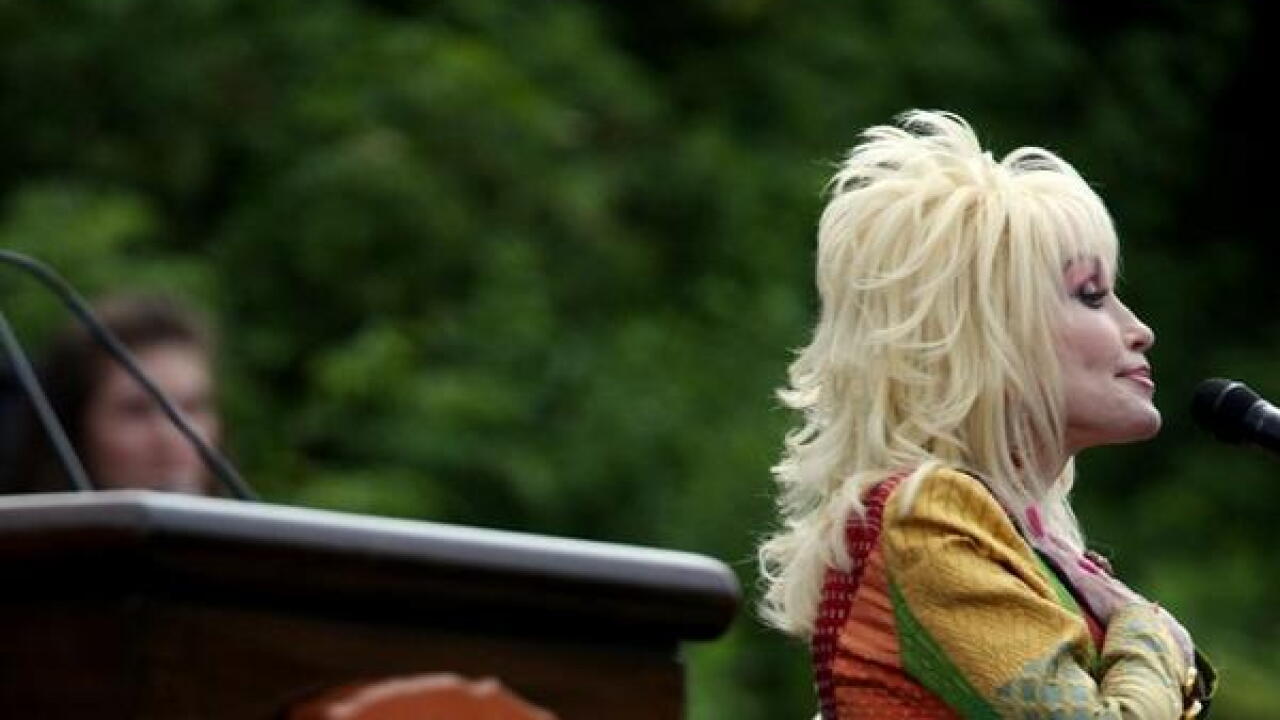Dolly_Parton_Great_Smoky_Mountains_Park.jpg