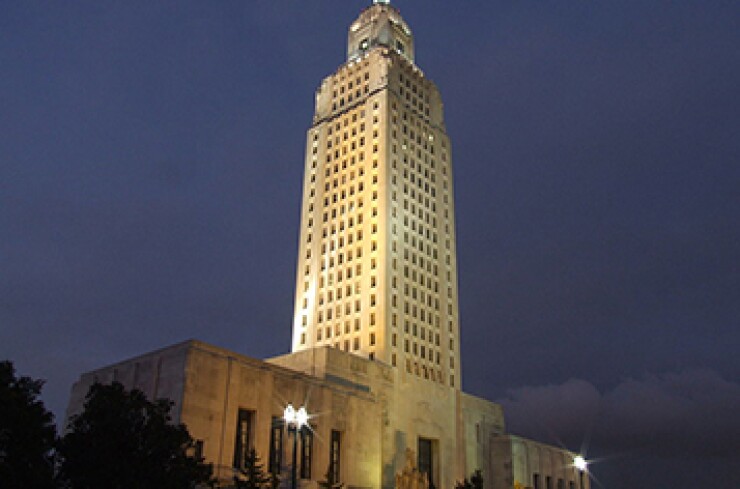 louisiana-capitol-at-night.jpg
