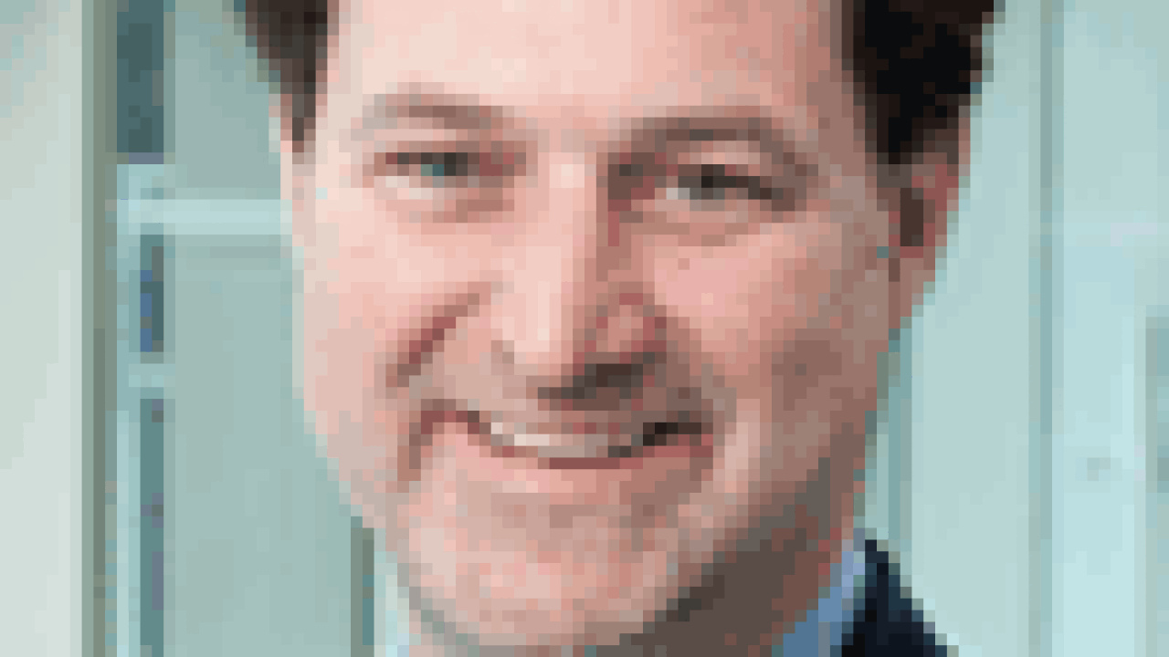 marklavelle100x133.gif