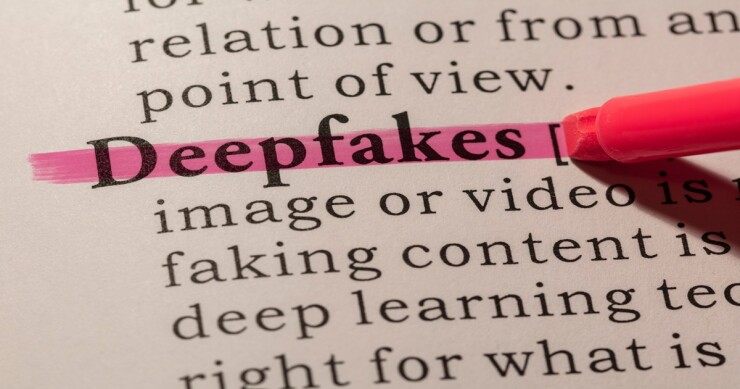 The definition of deepfakes with the work deepfakes highlighted in pink.