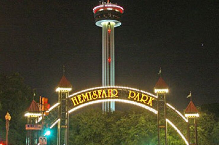 hemisfair-park-arch-plaza-81.jpg