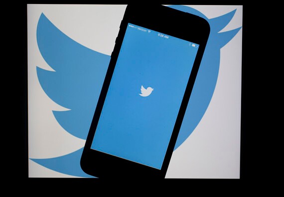 twitter-social-media-mobile-phone