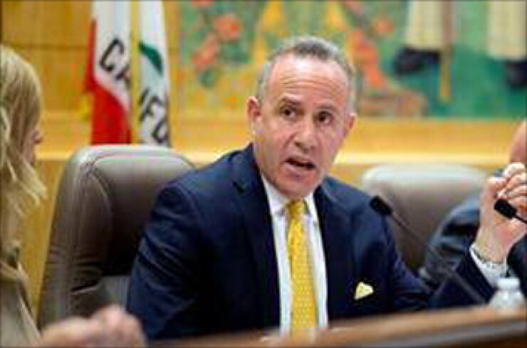 steinberg-darrell-seated-357.jpg