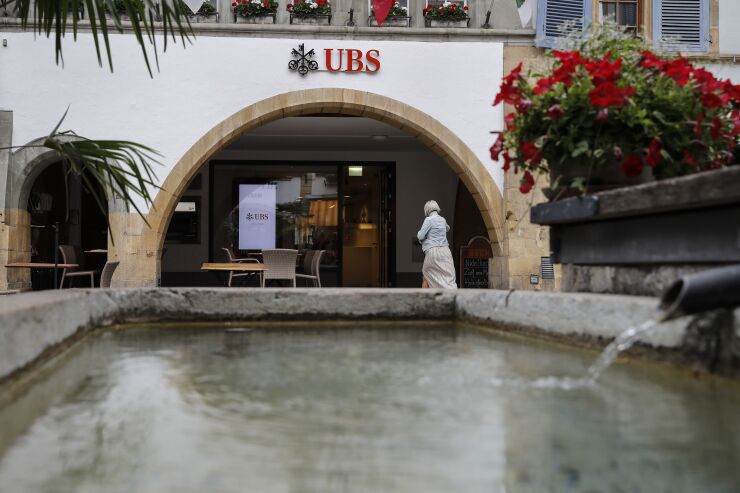 UBS branch and logo with fountain July 2020