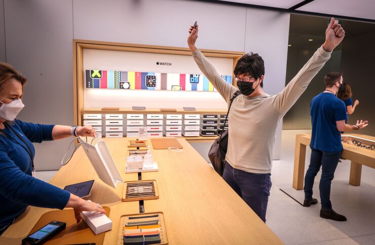 Apple store customer