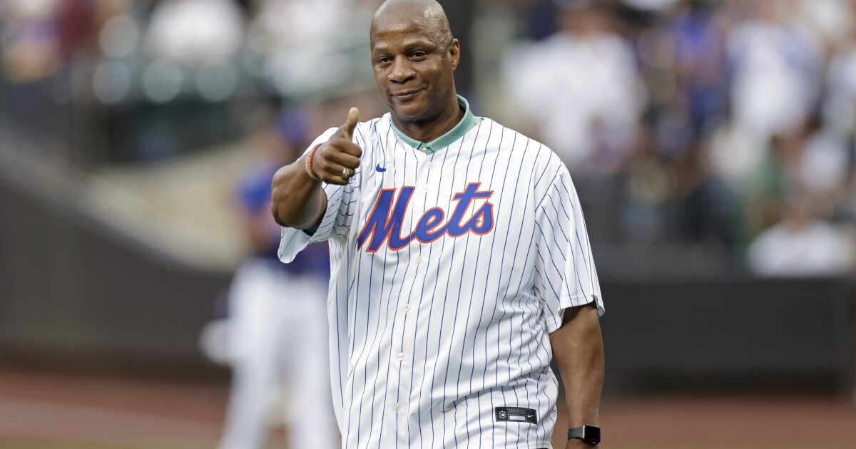 Trump pardons Darryl Strawberry for tax evasion Trump pardons Darryl Strawberry for tax evasion
