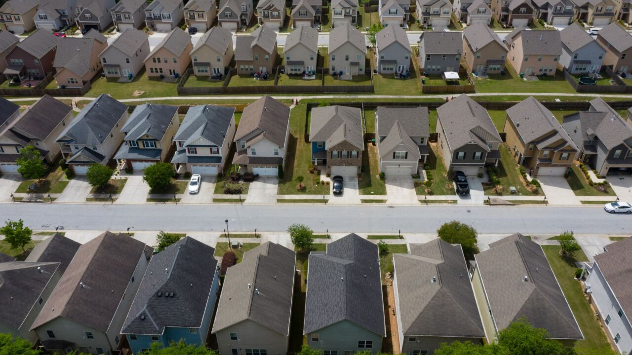 Booming U.S. Recovery Is Leaving Some Communities Completely Behind