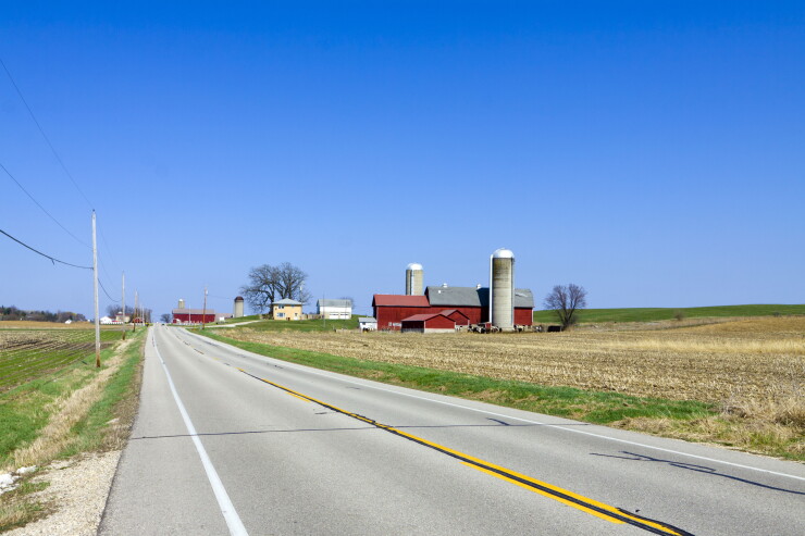 wisconsin-farm-road-AdobeStock_40077723
