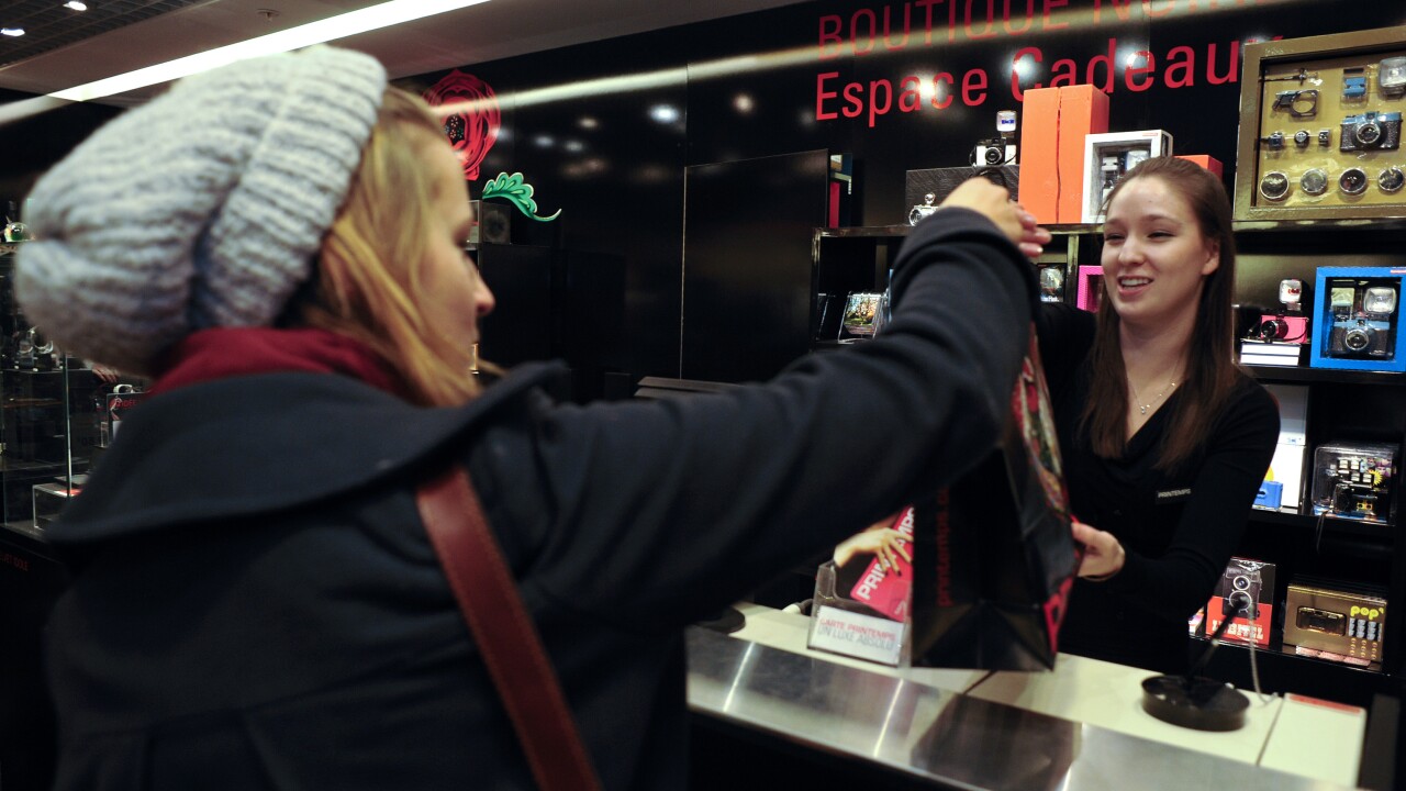 holiday-worker-christmas-retail