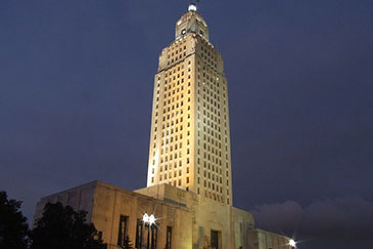 louisiana-capitol-at-night-357.jpg