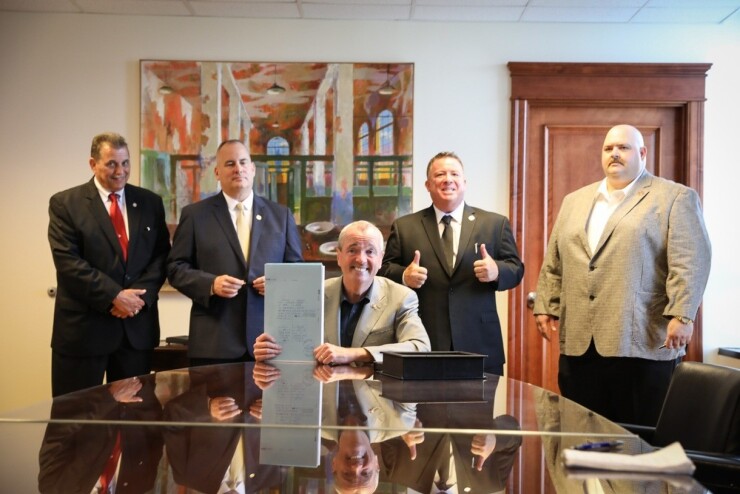 Murphy-Phil-pension spinoffsigning.jpg