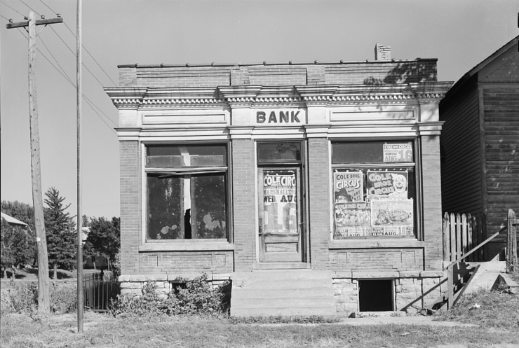 A picture from 1939 of an abandoned bank in Haverhill, Iowa.