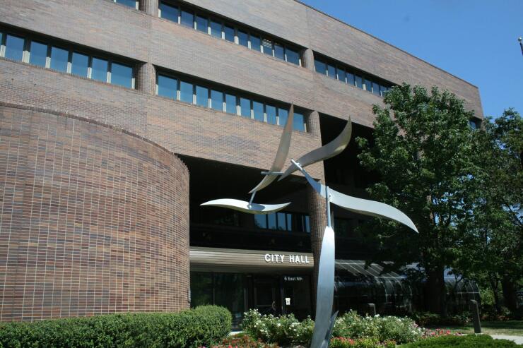 BB-050217LAWR--Lawrence City Hall