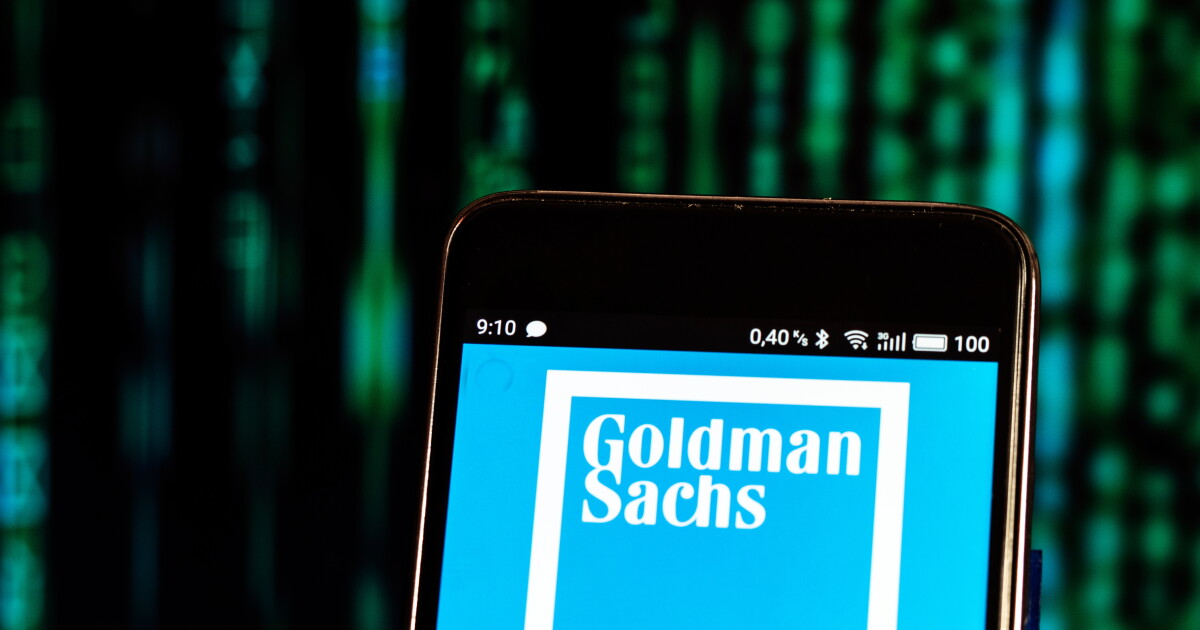 Goldman, stuck in credit card deals, tries to turn lemons into lemonade