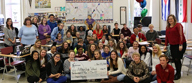 Vantage CUJ 2619.jpg