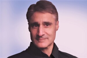 Scott Stathis, managing partner of consulting firm Stathis Partners, says that banks and independent advisory practices both stand to benefit from teaming up.
