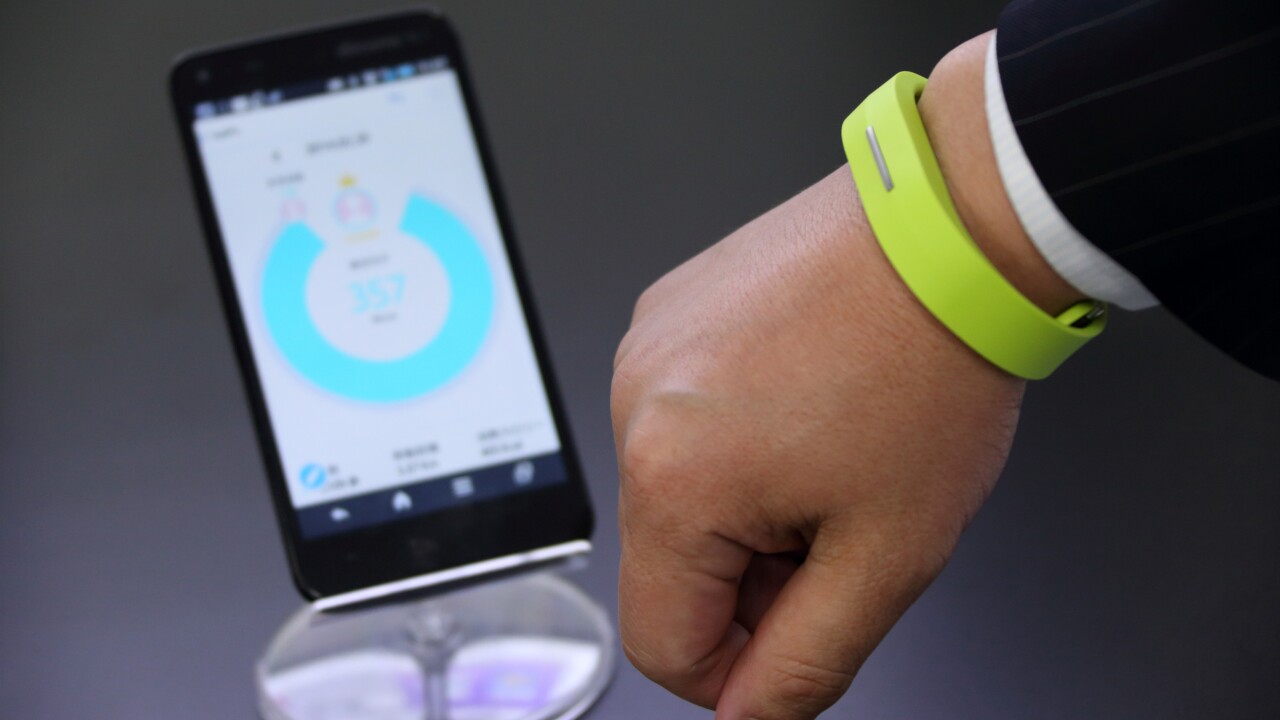 wellness device fitbit like device