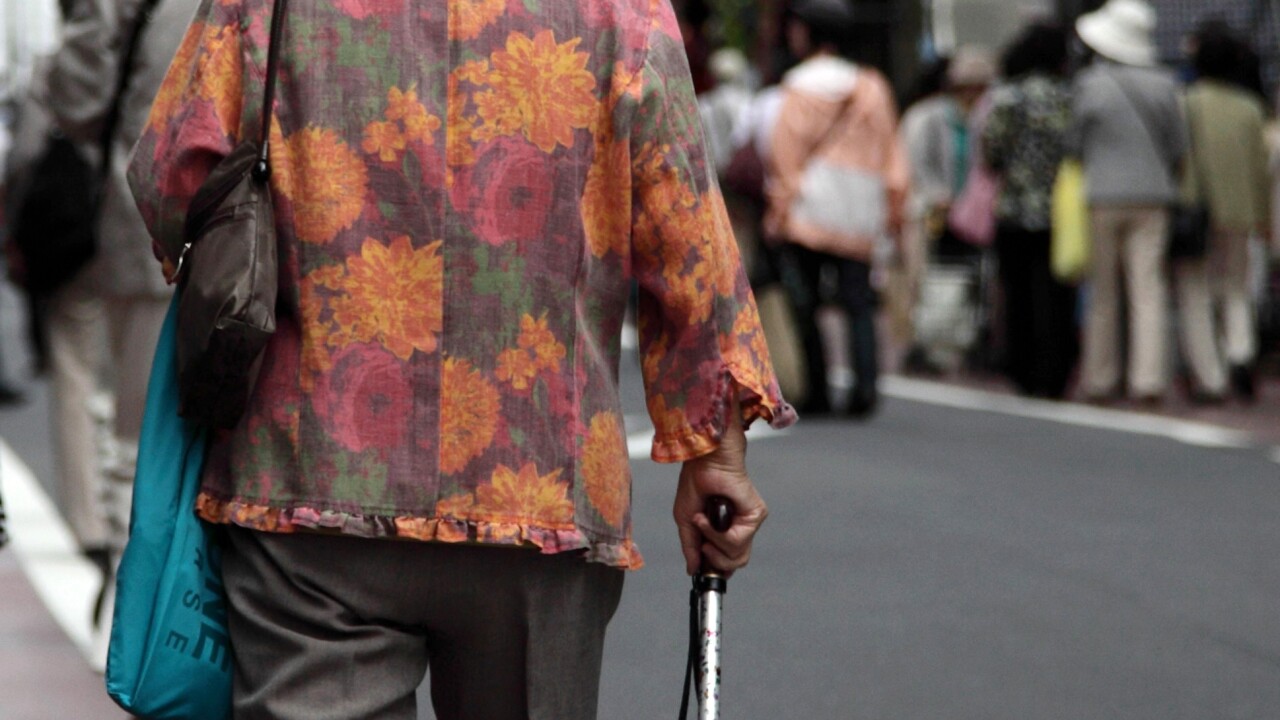 Senior_citizen_walking_Bloomberg.jpg