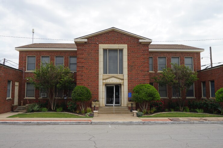 mineral-wells-city-hall-credit-michael-barera