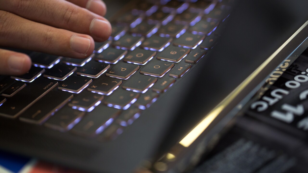 write-letter-type-email-computer-keyboard-Bloomberg