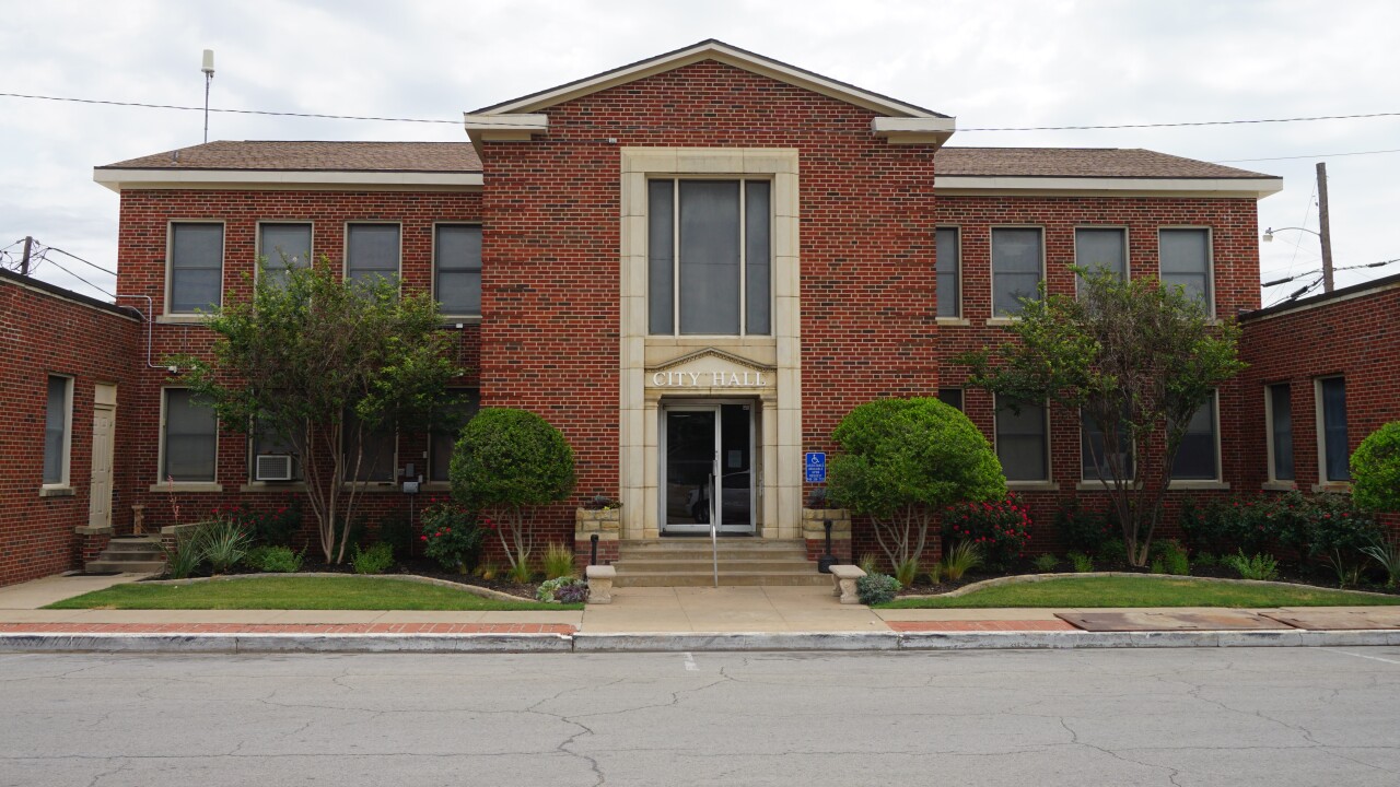 mineral-wells-city-hall-credit-michael-barera