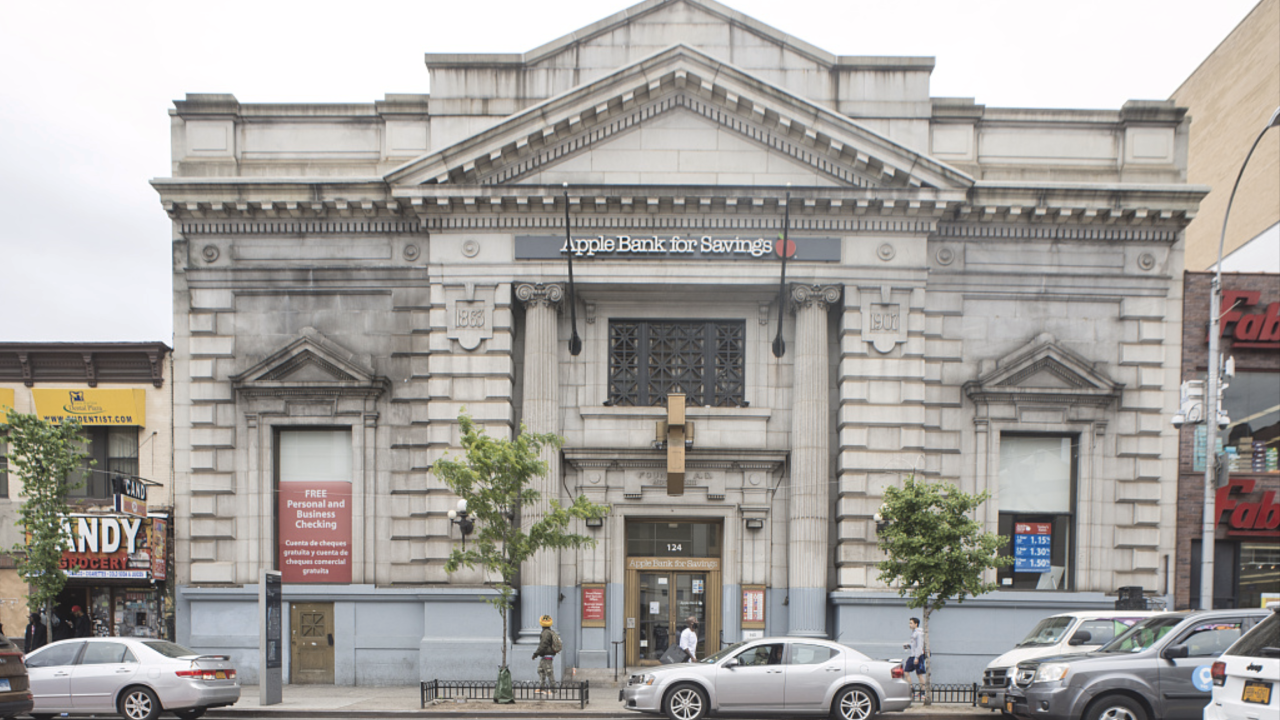 A picture of an Apple Bank for Savings branch in Harlem, N.Y.