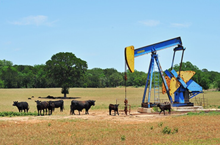 oil-rig-in-west-texas-adobestock-32501657.jpg