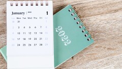 2022 calendar on desk